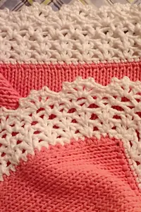 Pembe Dantel Kenarlı Örgü Battaniye
